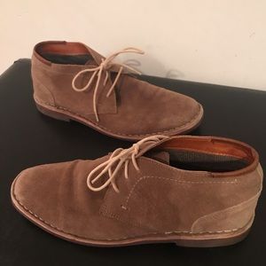 Men’s Tan Chukka boots